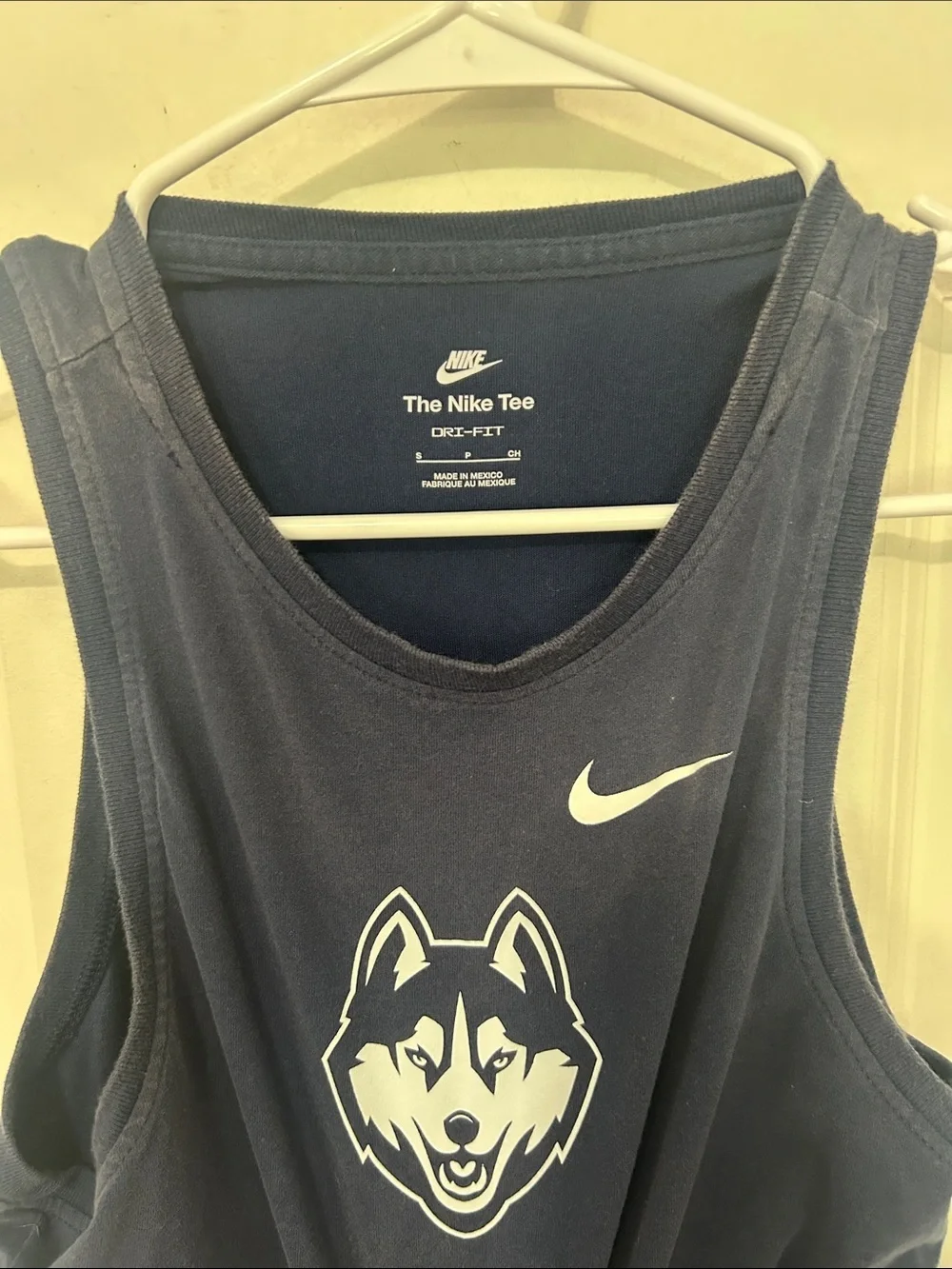 University of Connecticut Husky Nike Tee Dri Fit Sleeveless Tank Size Small Blue
